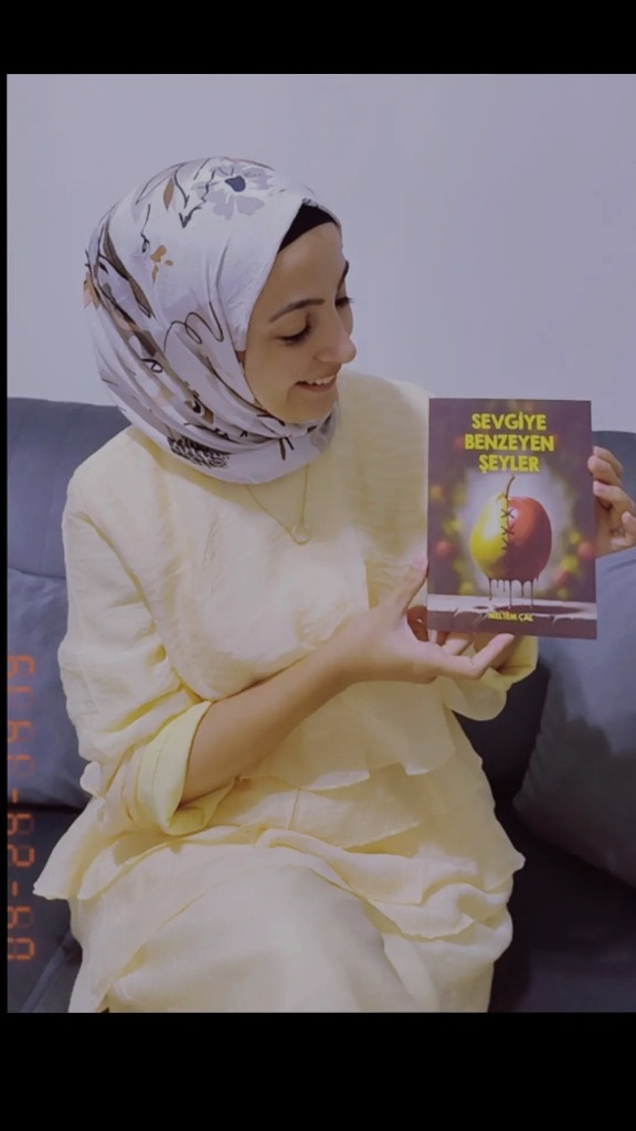 Yazar Meltem Çal Portresi
